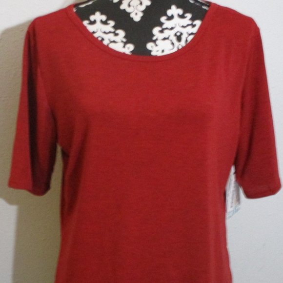 LuLaRoe Tops - LuLa Roe Gigi NWT